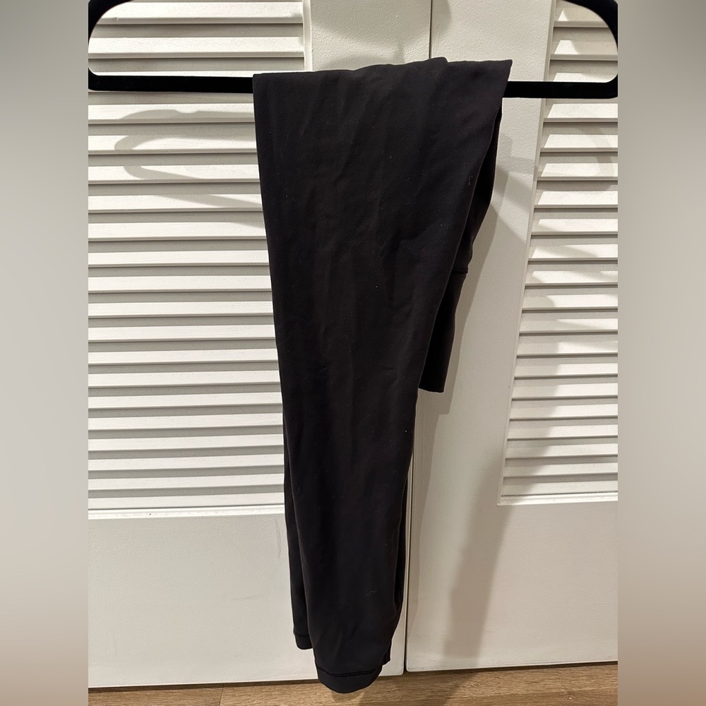 Lululemon Size 4 Black Wunder Under Leggings